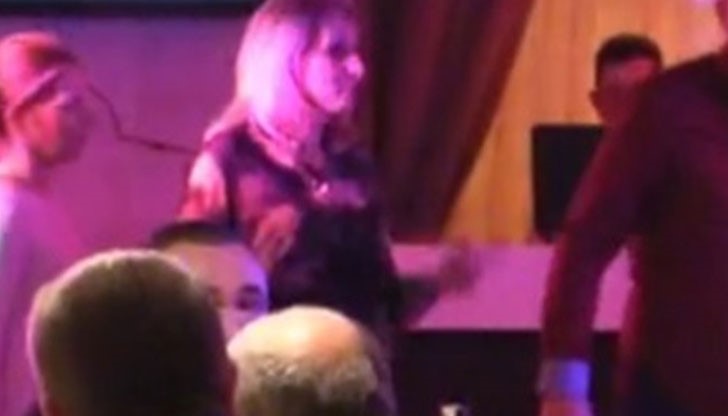 Семинарът - банкет е планиран на 6 декември и не са могли да го отменят?! Семинарът - банкет е планиран на 6 декември и не са могли да го отменят?!