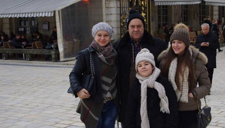 Строителният предприемач Димитър Барбуков и цялото му семейство ще построят една къща в взривеното Хитрино, за тяхна сметка