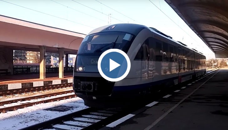 Мотрисата пристигна на русенската Централна гара точно в 15.35, както е по разписание