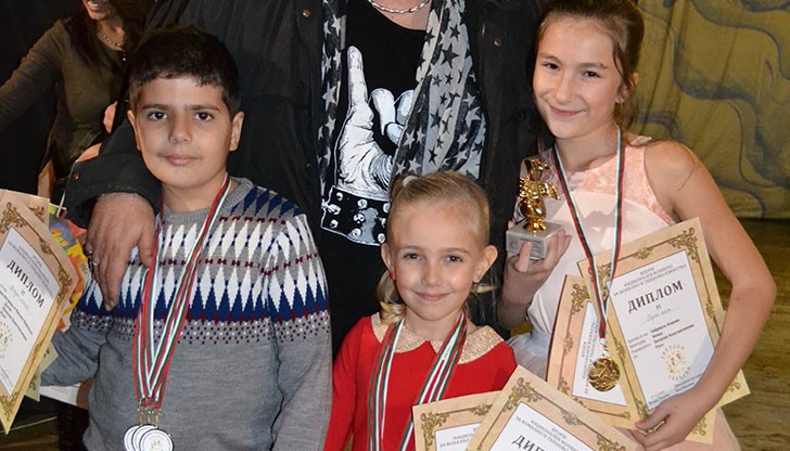 Солисти от ДВГ „Слънце“ с отличия във втори национален конкурс „Звезден блясък“