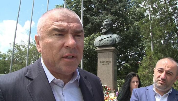 Бизнесменът обеща да намали цената на бензина с 30 стотинки, ако дойде на власт! Бизнесменът обеща да намали цената на бензина с 30 стотинки, ако дойде на власт!