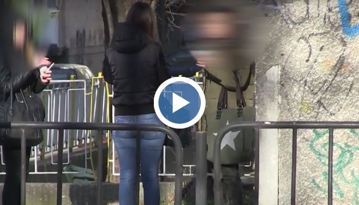 Учениците масово си позволяват да нарушават заповедта на директора и пушат в двора на училището