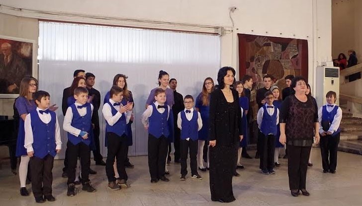 Детско-младежки хор „Св. Георги Победоносец“ при Общински младежки дом Русе, с пианист Божена Иванова и диригент Мина Влайкова, представи блестящо град Русе на Национален хоров празник „120 години Петко Стайнов“ в гр. Казанлък