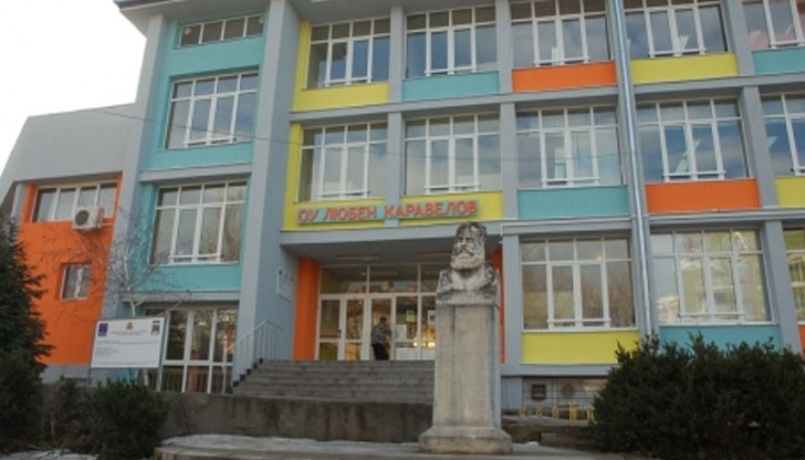 Половината от сумата, събрана от продажбите на изделията ще бъде дарена за пострадалите от шуменското село Хитрино Половината от сумата, събрана от продажбите на изделията ще бъде дарена за пострадалите от шуменското село Хитрино