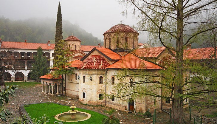 Ще бъде отслужен водосвет и ще се раздаде курбан, за да няма жертви и пострадали по пътищата