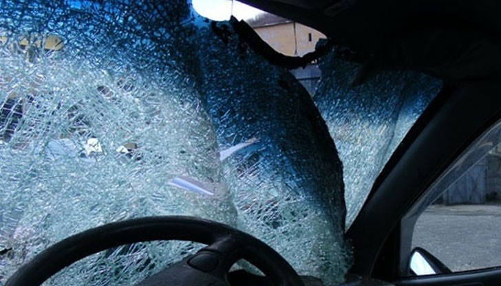 По първоначална информация трима души са загинали