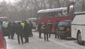 Автобус с деца катастрофира