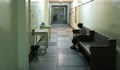 Жена изостави възрастната си майка в коридора на служба „Социално подпомагане”