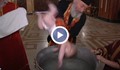 Патриарх кръщава новородени по безумен начин