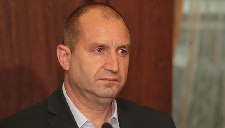 В нея двама журналисти проследяват жизнения му път от Димитровград, където се е родил, до категоричната му победа на изборите през ноември 2016 година В нея двама журналисти проследяват жизнения му път от Димитровград, където се е родил, до категоричната му победа на изборите през ноември 2016 година