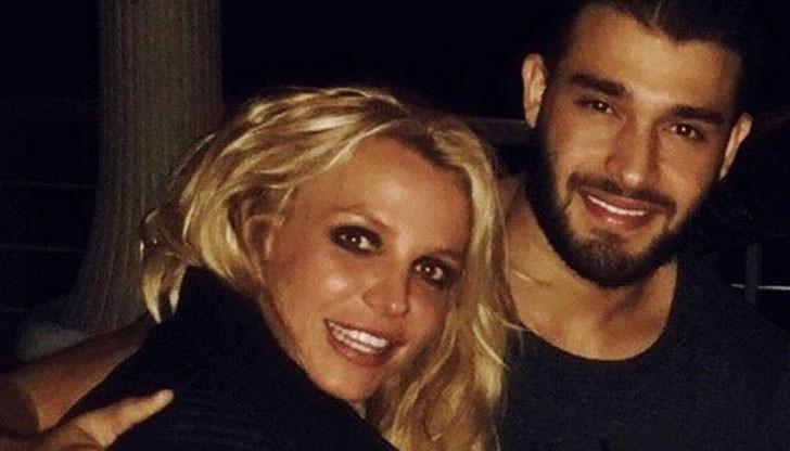 Певицата сподели в социалните мрежи снимка с новата си любов - Сам Асгари