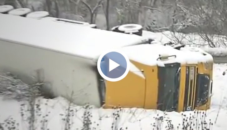 Снегонавявания блокираха пътищата в Източна България