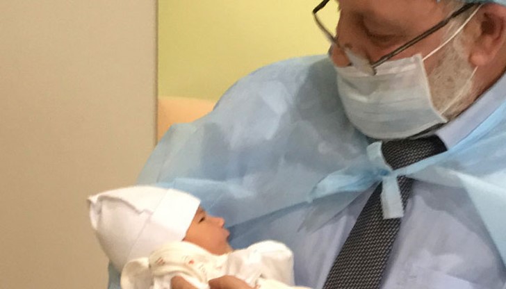 Момченцето, родено в Киев, се смята за третото бебе с „трима родители“ Момченцето, родено в Киев, се смята за третото бебе с „трима родители“