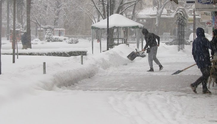 Камари със сол и препарат за размразяване – айсбигон на десетки места в Русе