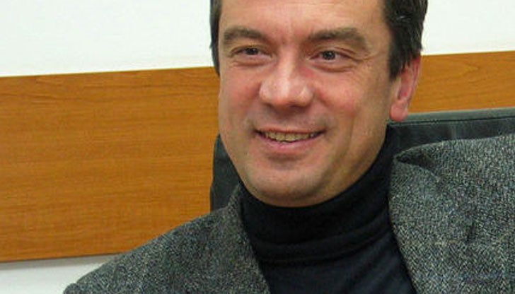 Карабашев бе най-младият вицепремиер в историята на България - заема поста в кабинета на Любен Беров през 1992 година, когато е едва 32-годишен