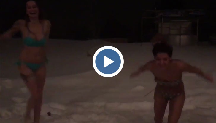 Известната варненска плеймейтка Изабела и нейната приятелка Стефани – гимнастичка и танцьорка, си направиха лудо парти в снега