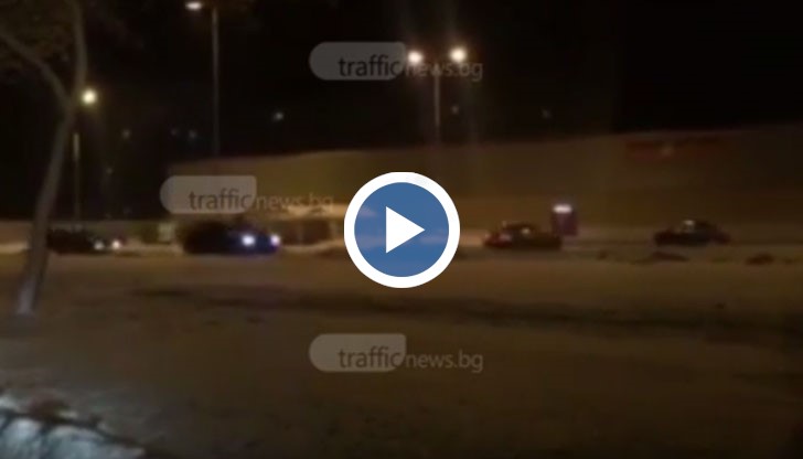 Незаконни дрифтове върху леда се проведоха снощи на паркинга на голям хипермаркет