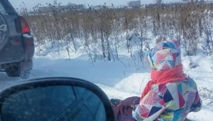 Клиповете със смелчаци, които обикалят из София на ски, вързани за кола вече не изненадват никого, но това?!