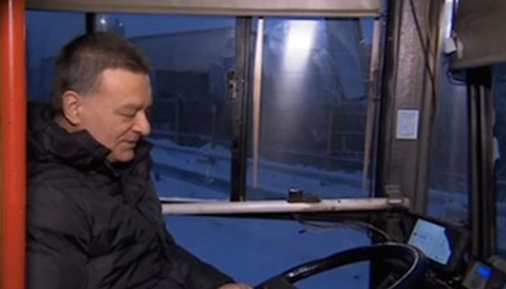 В понеделник вечерта автобус от градския транспорт в София беше обстрелян