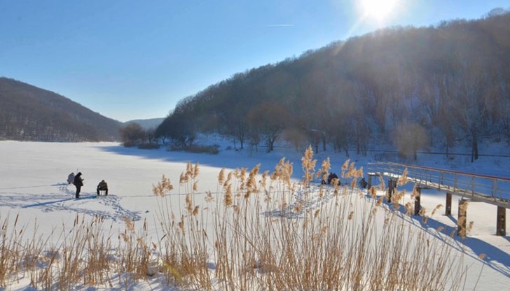 Рибата не се отзова ентусиазирано и рядко изскачаше Рибата не се отзова ентусиазирано и рядко изскачаше