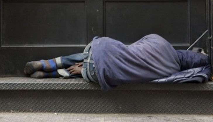 Хората се приютяват за известно време в кризисната трапезария на БЧК, стоят на топло до около 16 часа, но в крайна сметка спят по своите убежища