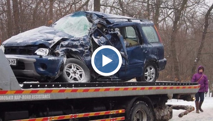 Жена е загинала при катастрофата на ученически автобус и кола