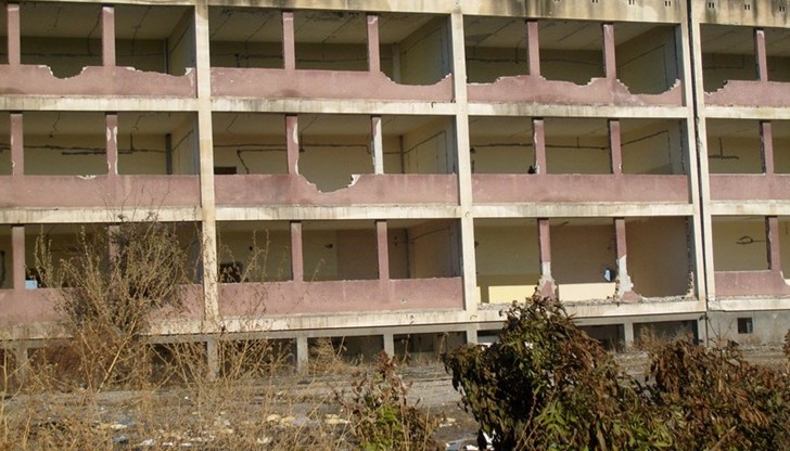 Така изглежда днес училището, стопанисвано дълги години от Йорданка Славова