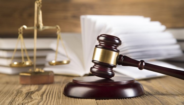 Момичето било принудено да уринира в кофа в класната стая Момичето било принудено да уринира в кофа в класната стая