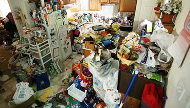 До трагедията се стигнало след като върху спящите паднали рафтове, покрити с дрехи до тавана / Снимката е илюстративна До трагедията се стигнало след като върху спящите паднали рафтове, покрити с дрехи до тавана / Снимката е илюстративна