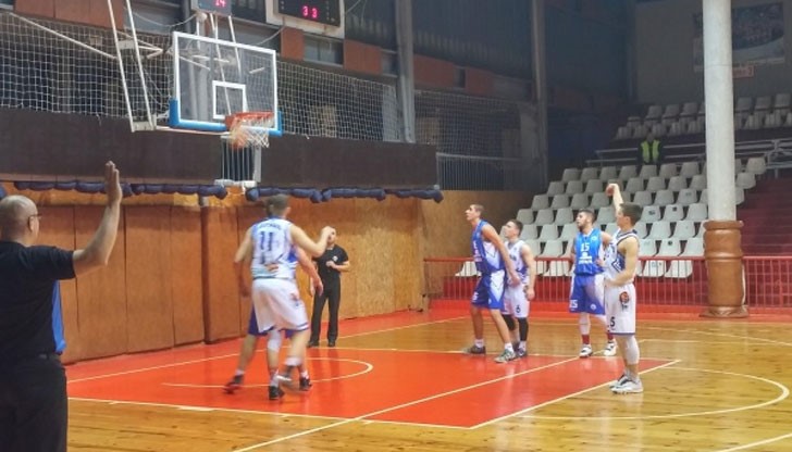 Русенският отбор загуби при домакинството си срещу варненския „Икономически университет“ Русенският отбор загуби при домакинството си срещу варненския „Икономически университет“