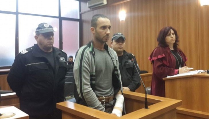 Постовият в ареста първи забелязал, че 28-годишният Илиян лежи в безпомощно състояние в килията