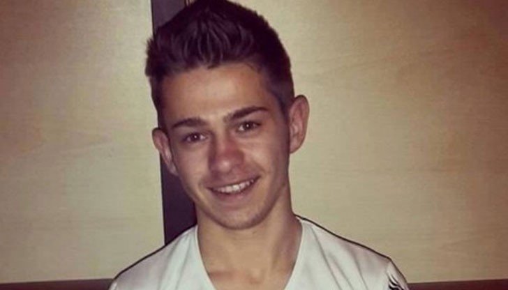 Младежът е видян последно на 25 октомври м.г. на излизане от дискотека Младежът е видян последно на 25 октомври м.г. на излизане от дискотека