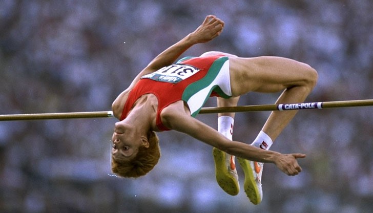 Стефка Костадинова държи световния рекорд със скок от 209 сантиметра през 1987 година
