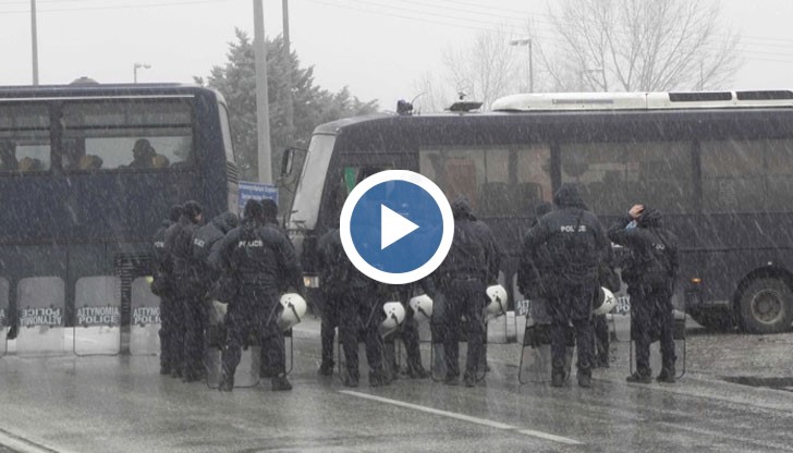 Гръцките фермери заявиха вчера, че искат да оставят тракторите си на ГКПП "Промахон", но без да блокират границата