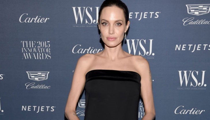 След слуховете, че Анджелина Джоли е в болница, тя отрече новината, когато се появи в Колорадо за Нова година