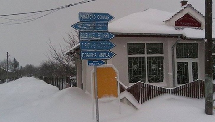 Сняг е затрупал улиците на силистренското с. Ветрен, разположено на брега на Дунав