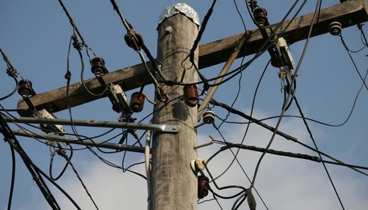 Експерти обясняват, че намаляването на напрежението дори с 3 % води до изгаряне на електроуреди Експерти обясняват, че намаляването на напрежението дори с 3 % води до изгаряне на електроуреди