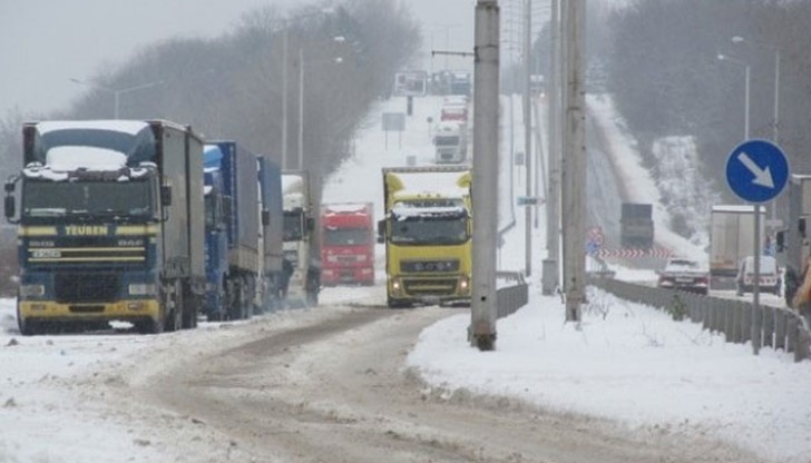 Три екипа на Гранична полиция и един на националната полиция регулират движението