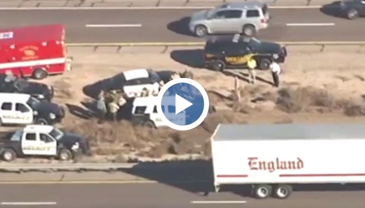 Започнала луда гонка, която приключила, когато патрулката се ударила в друга кола след час преследване