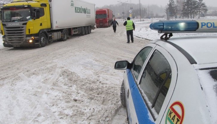 От пътната агенция алармираха, че е ограничено движението на всички автомобили по път II-21 Силистра - Русе