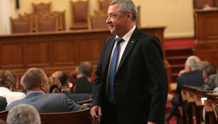 Лидерът на НФСБ го е налегнал скептицизъм за трима!