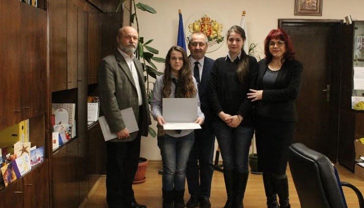 Грамотите на Симона и Пресиана бяха връчени лично от областния управител на Русе