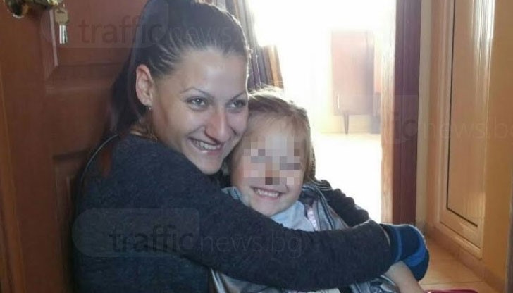 Атанас пратил жена си на работа в чужбина, развел се тайно, без тя дори да подозира и й взел детето