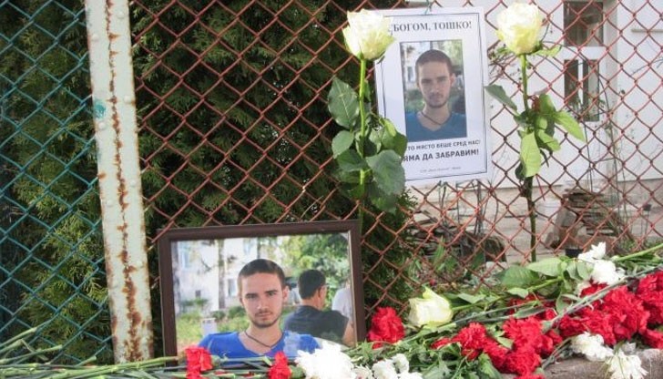 Година след смъртта на 18-годишния Тодор във Враца днес стартира делото срещу братята Дамянови
