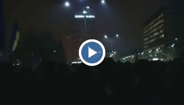 Мнозинството крещи: "Крадците да си стоят в затвора!"