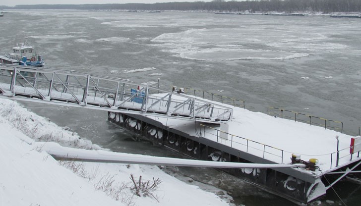Поради засилен ледоход по река Дунав фериботните комплекси не осъществяват превозна дейност