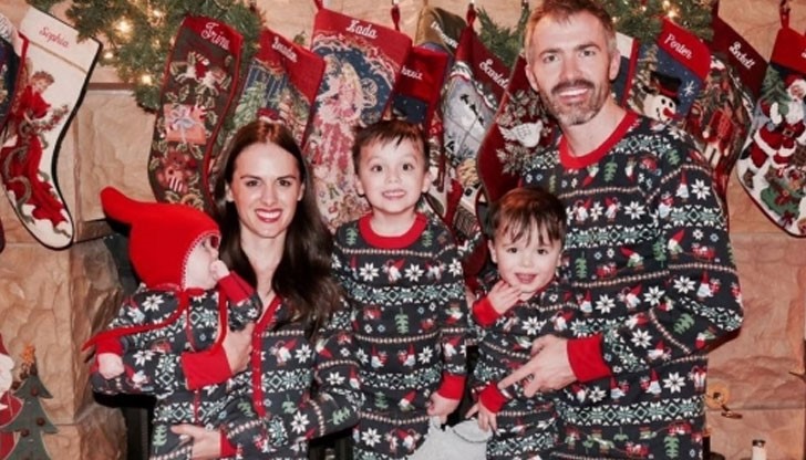 Семейство Тилътсън  предлагат да се отправите с тях и трите им деца в пътуване по целия свят като детегледачка