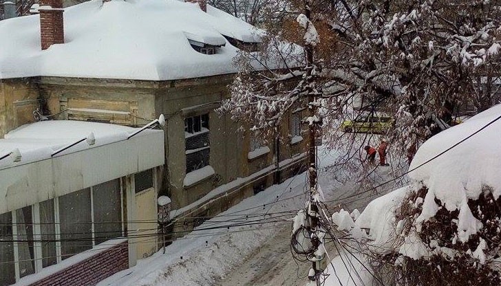 Кметът се обърна към шофьорите: Не хвърляйте снега от колите си върху платното за движение