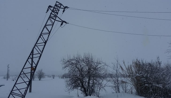 Екипите на ЕНЕРГО-ПРО възстановиха електрозахранването в над 200 населени места в Североизточна България
