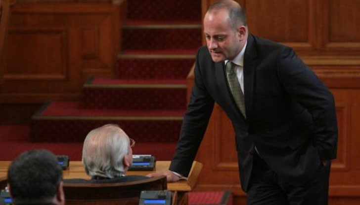 Радан Кънев се хвана за ушите и направи няколко набирания като на лост!